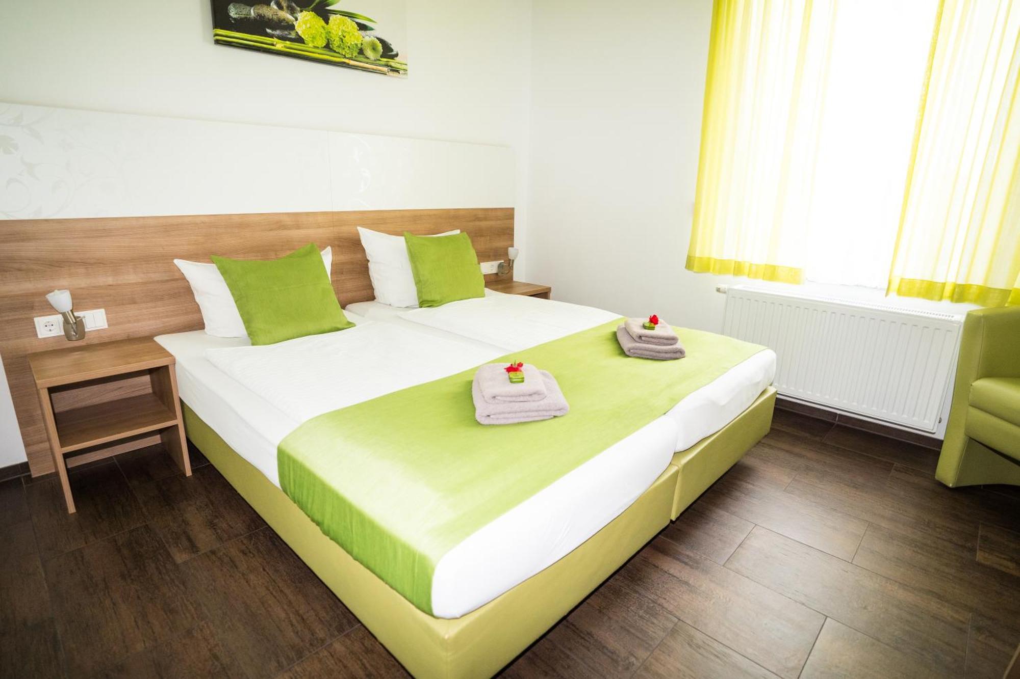 Bed & Breakfast Outlet Hotel Деттинген-на-Эрмсе Экстерьер фото